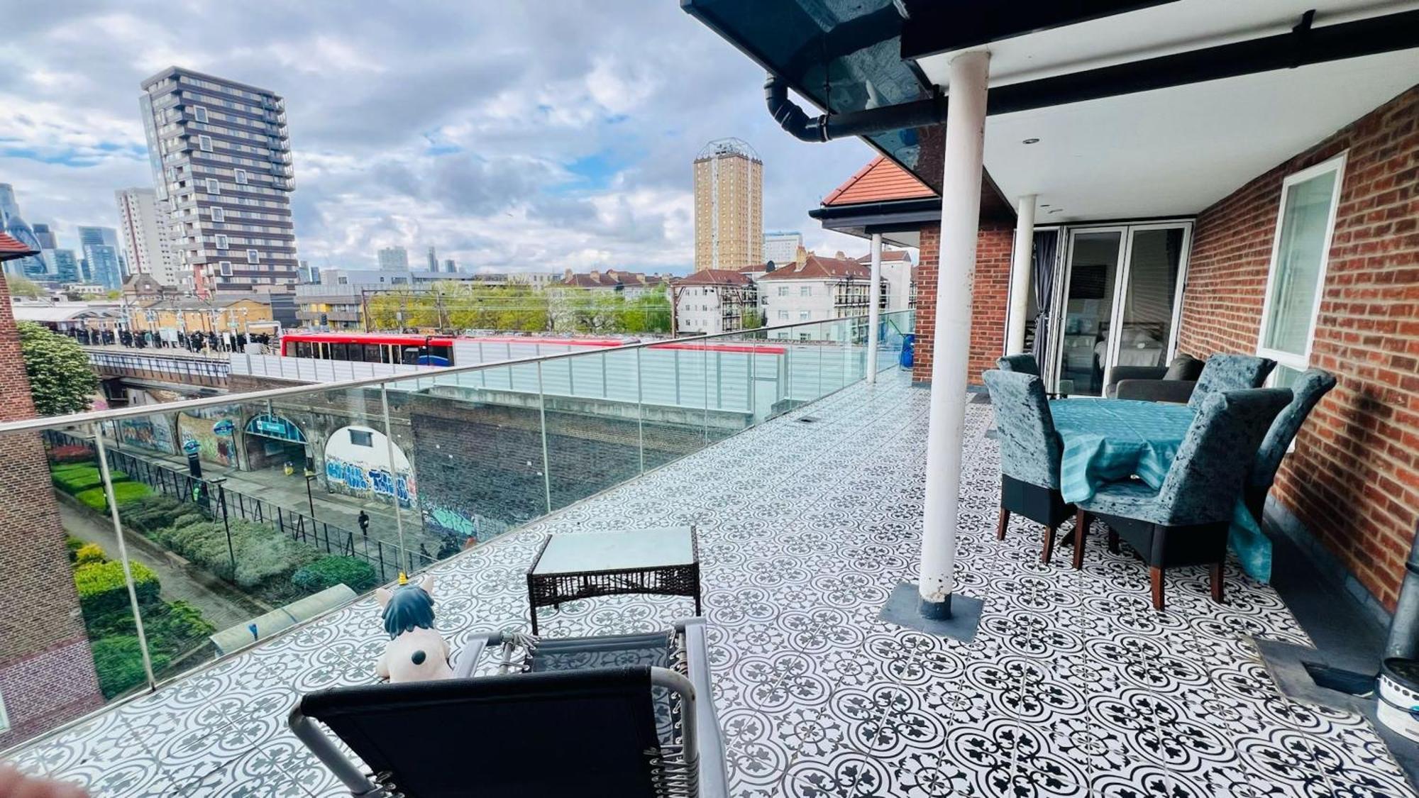 City View Sunset Luxurious Apartment In London Zone-1 Including One Family Twin Room With Its Own Stunning Private Terrace エクステリア 写真